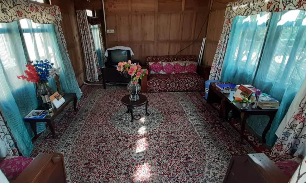 Houseboat - City Of Kashmir Hotel Srinagar  Exterior photo