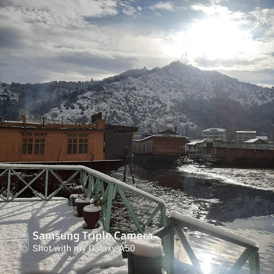 Houseboat - City Of Kashmir Hotel Srinagar  Exterior photo