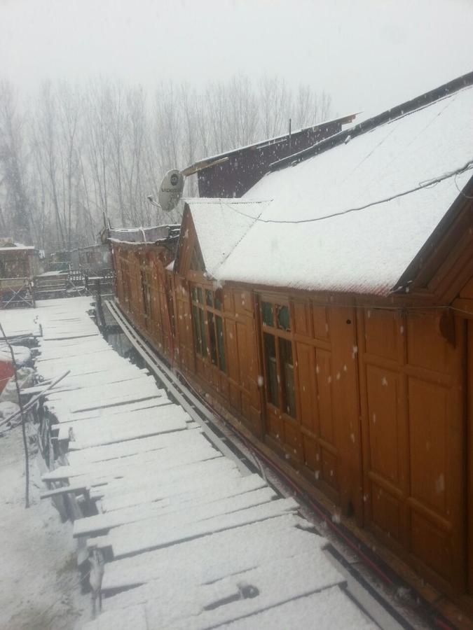 Houseboat - City Of Kashmir Hotel Srinagar  Exterior photo